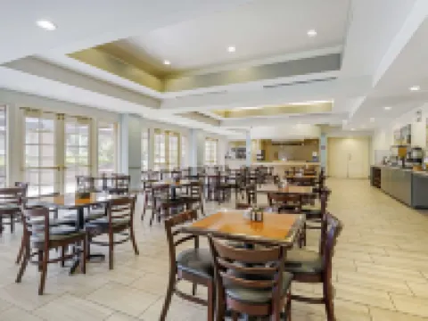 เบสท์เวสเทิร์นพลัส ปาล์มเดสเสิร์ทรีสอร์ท โรงแรมในปาล์มดีเซิร์ท