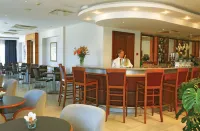 Cynthiana Beach Hotel - ที่มีบาร์
