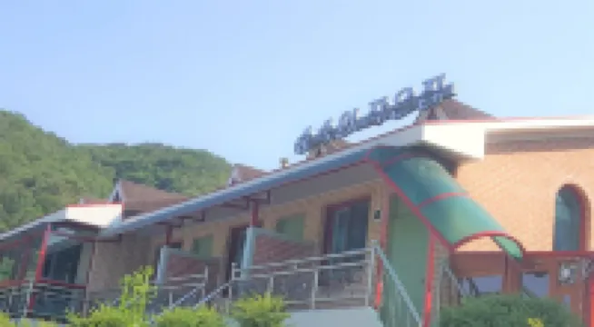 สมอล เฮาส์ วูด โรงแรมใกล้สวนหยก