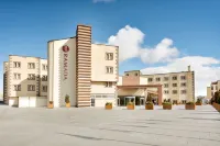 Super 8 by Wyndham Hutchinson Hotels near Hutchinson City Mall