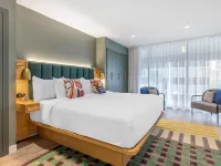 Motif Nashville's Hotel on Music Row Hotels near Athena Statue