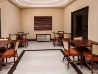 Ramada by Wyndham Locust Grove - Breakfast