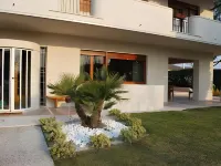 Villa Bianca Hotel in zona Maxi Di S.r.l.