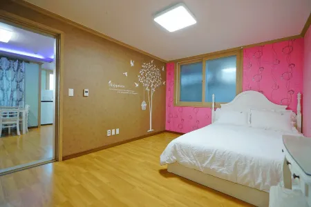 Byeonsanbando the Forest Pension Отели рядом с достопримечательностью «Byeonsan Beach»