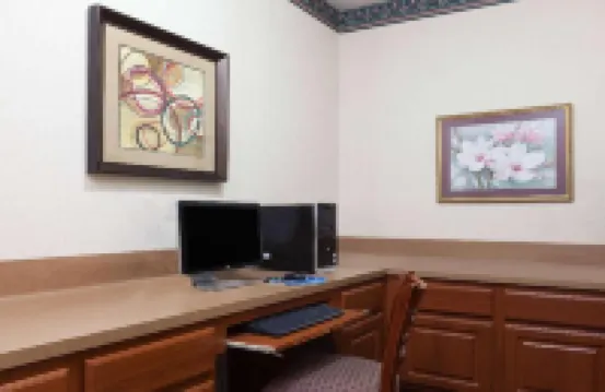 Super 8 by Wyndham Huntsville