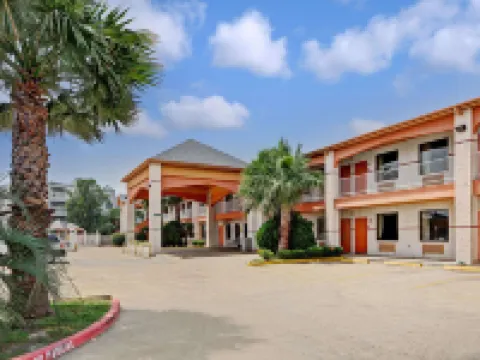 Super 8 by Wyndham Galveston Hotels near Port of Galveston