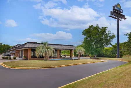 Days Inn by Wyndham - St. George, SC