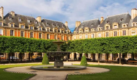 Hôtel du Rond-Point des Champs-Élysées - Esprit de France