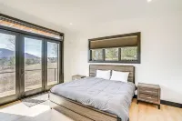 Custom Windham Mtn Villa w/ Pool, Theater & Views! - Homestays