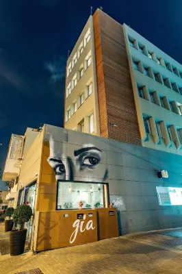 Domus Metro Hotel - Hostels