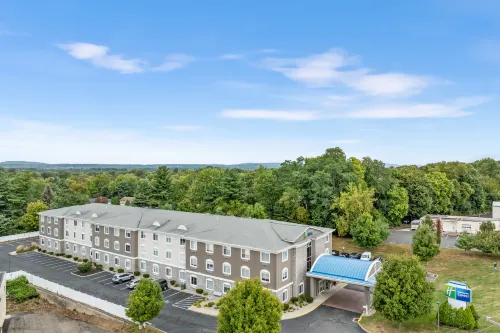 Holiday Inn Express HARTFORD - NEWINGTON by IHG - piscina