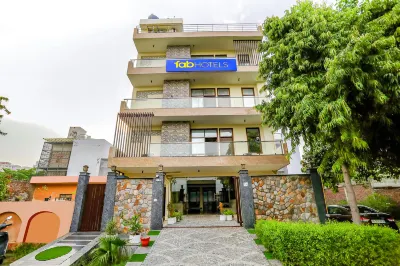 FabHotel A&V Hospitality Các khách sạn gần sanatan Dharam Mandir Sec 41