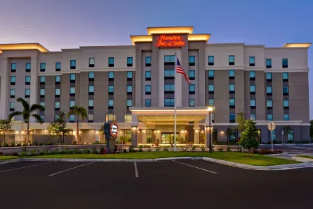 Hampton Inn & Suites Tampa Riverview Brandon Отели рядом с достопримечательностью «Парк Козуэй»