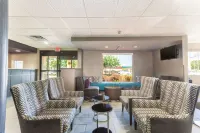 La Quinta Inn & Suites by Wyndham Jackson Airport