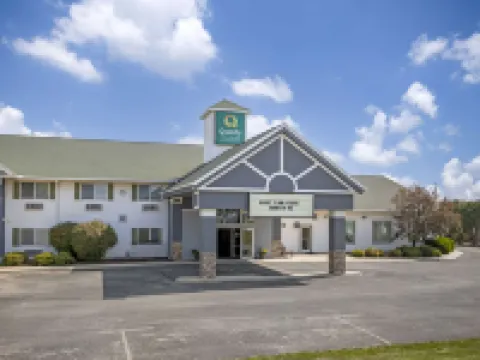 Quality Inn & Suites Stoughton - Madison South Hotels in Dane County