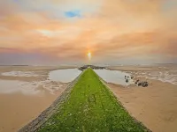 Coastal Calm at Zeedijk