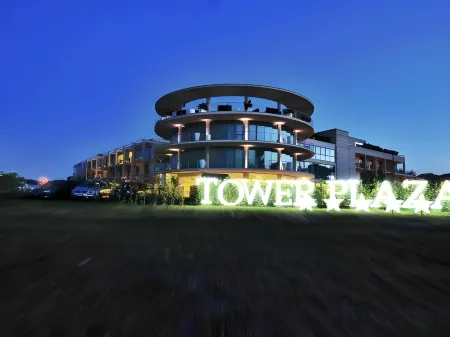 Pisa Tower Plaza