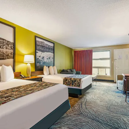 Super 8 by Wyndham Lake George/Downtown Отели рядом с достопримечательностью «Форт Уильям Генри»