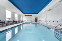 Best Western Premier Route 97 Vernon - Pools