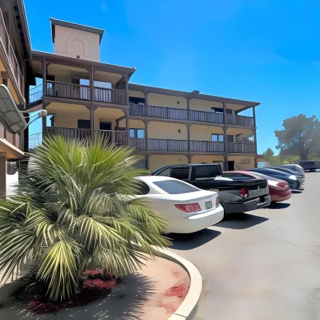 Palms Inn & Suites