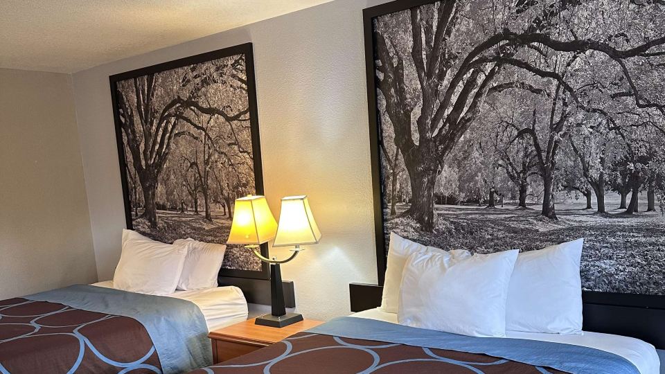 Super 8 by Wyndham Vancouver East