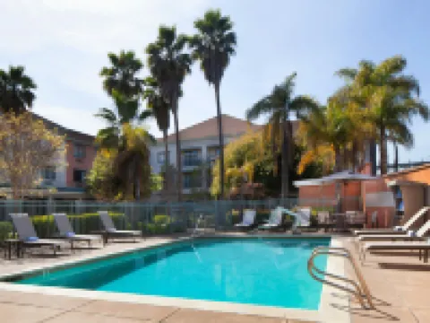 Courtyard Oakland Airport Hotels in Oakland