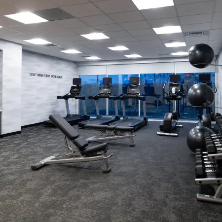 Fairfield Inn & Suites Charlotte University Research Park Отели рядом с достопримечательностью «Торговый центр Tryon»