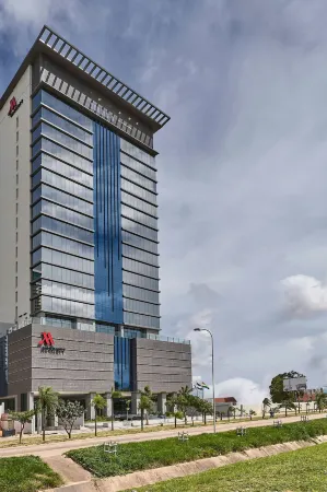 Marriott Santa Cruz de la Sierra Hotel Отели рядом с достопримечательностью «Canal Isuto»