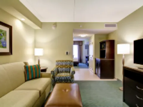 ฮิลตันการ์เด้นอินน์ วูดบริดจ์ โรงแรมในวูดบริดจ์