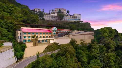 Lemon Tree Resort, Mussoorie Hotels in Масурі