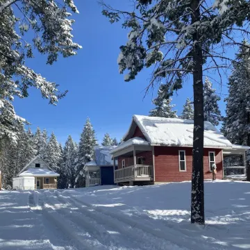 The Blacktail at Elk Ridge Village Cabin 301B with Views Flathead Lake.
