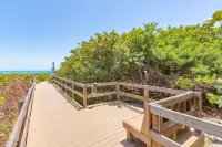 Beach Breeze: 2B/2B, 4th Floor with Impressive Coastline View