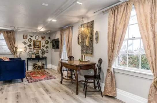 Remodeled studio -blocks from U of U - 45 min to Ski hills