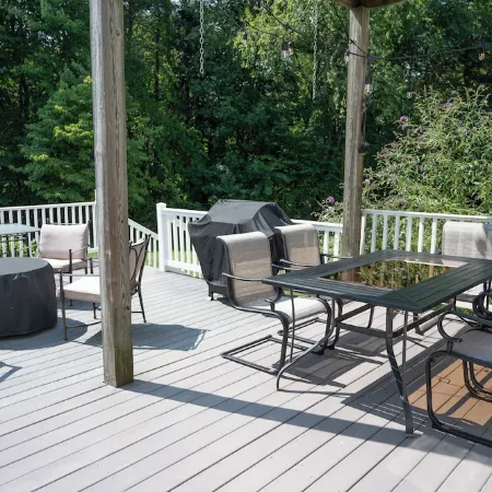 “Whole Home Near Roanoke • Ideal 10+ Night Stay - VT, Hollins Liberty Graduation Отели в г. Ботетот