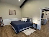 Camp Lintonia on Tacoma Lakes Các khách sạn ở Litchfield