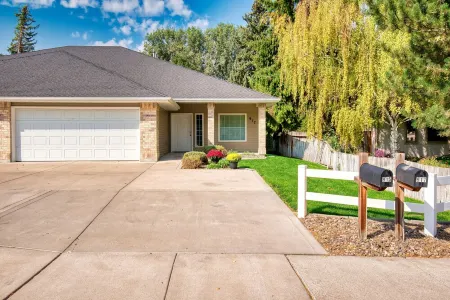 Cozy 3-Bedroom Oasis in the Heart of the City - Perfect for Your Next Getaway! Отели рядом с достопримечательностью «Парк Шошони Фолс»