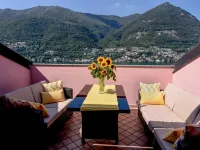 L'una di Lago Lake Apartment - Whit Parking Hotels in Torno
