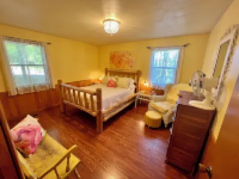 The Stone Cottage! Private with incredible views of the River and Mountains. 哈里斯酒店