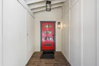 Modern Cozy Cabin Retreat