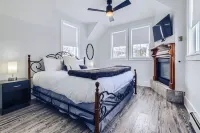 7 Bedroom, 3 Parking Spots,AC, Centrally Located on Main Street Next to Gondola!