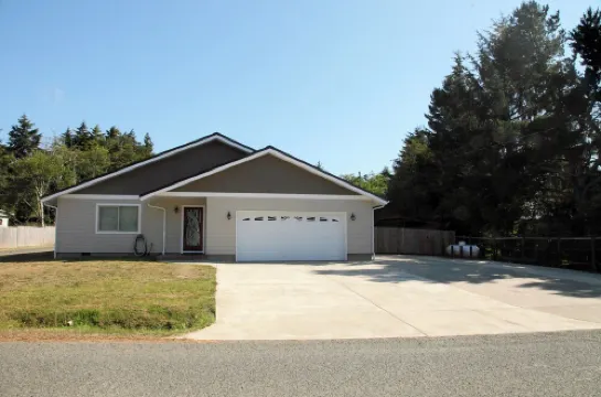 Beautiful family home, spacious living and only minutes from the beach.