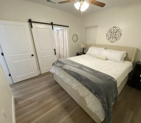 2 minutes to the Beach! Centrally located and family friendly vacation retreat!