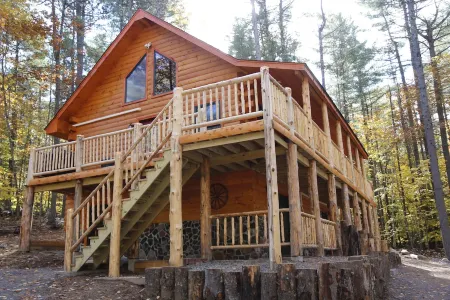 Adirondack Farmhouse - Newly built Luxury Cabin