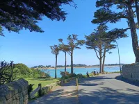 7-minute walk to the sea, sailing school. Ker Botrel house ideal for vacations Hotels in Penvenan