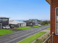 Serenity House: Large home with ocean views.