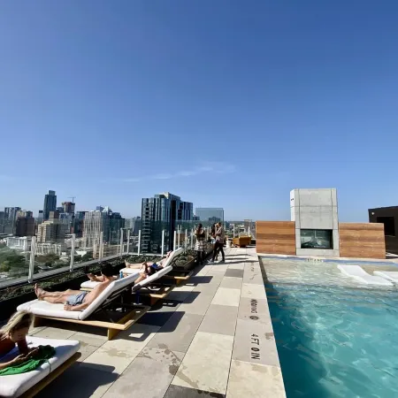 Luxury Condo w/ Lake View -Walk to Rainey & Lake, Pool, Gym, King Bed, Nespresso