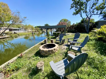 🏖️Perfect Summer Waterfront Retreat,🏖️ MINUTES to BEACHES, 💦PRIVATE POOL