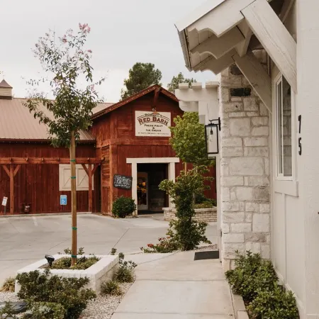 The Silo Inn near Zion, Snow Canyon and Bryce Canyon! honeymoon getaway. 2023