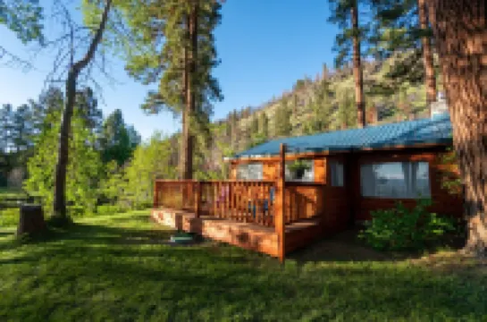 The Cabin on Crooked Creek