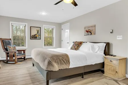 Spacious Home Close to Beaches! 3BR, Dog & Family Friendly, 30 Mins to Portland